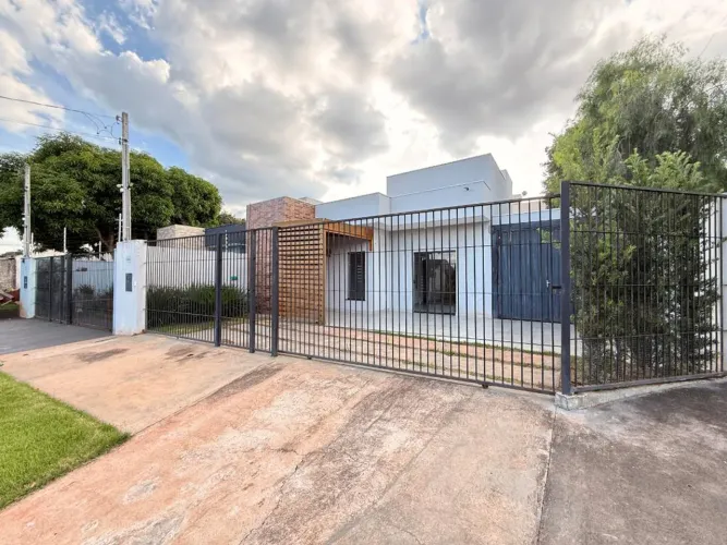 Casa para alugar em Maringá, Conjunto Habitacional Céu Azul, com 3 quartos, com 100.57 m²