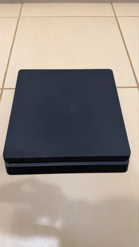 Ps4 slim 1 tbm, com um controle