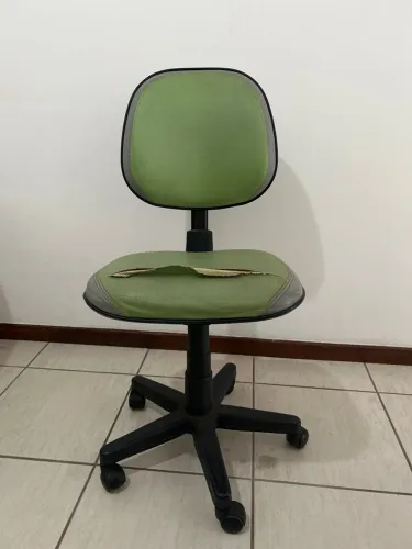 Cadeira com 2 regulagens para reestofar