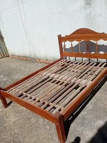Cama de madeira tamanho casal