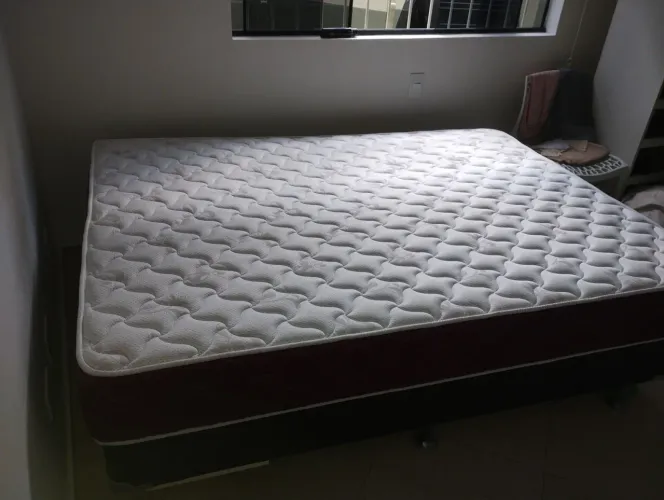 Cama box com colchão, semi novo