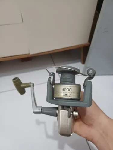 Vende-se molinete de pesca Shimano