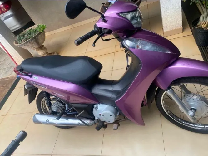 Biz ES 125 2012...<br>R$10.000<br>Km 81.351<br>Biz ES 125cc 2012<br>Partida Elétrica e pedal