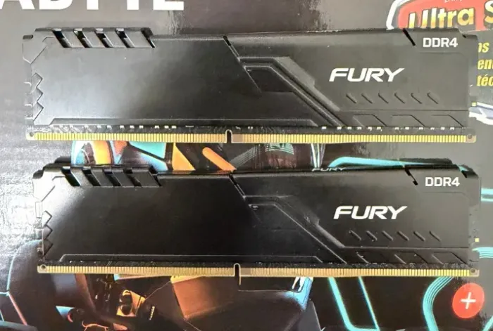 Kit Memórias DDR4 32gb(2x16) 3200MHZ Kingston Fury- Loja física
