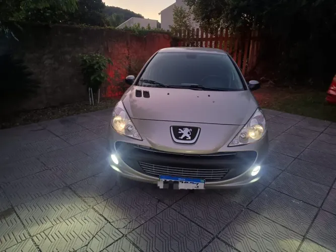 Peugeot 207 Sed. Passion XR Sport 1.4 Flex 8V 4P 2012