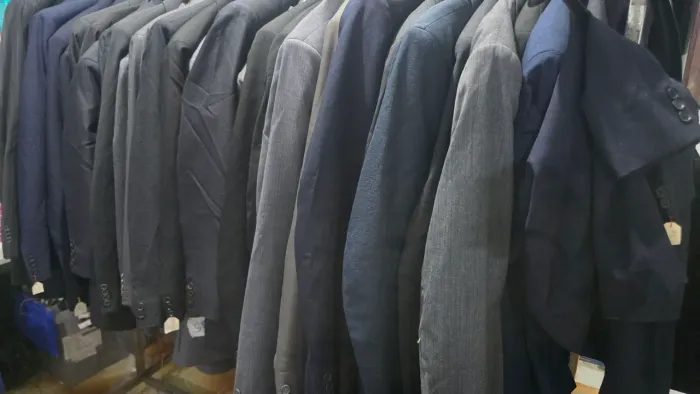 Ternos semi novos 150,00 várias unidades