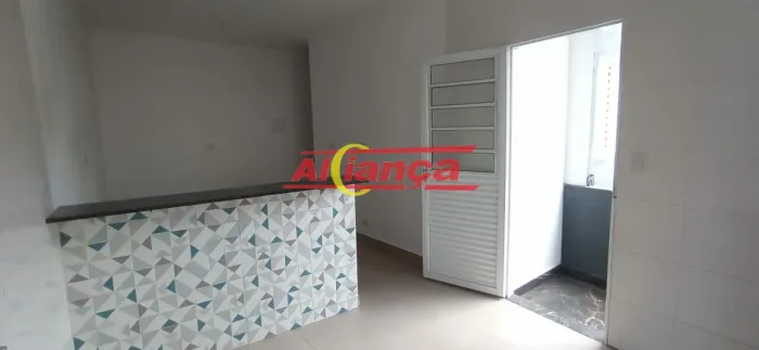 Casa com 60m² à locação, 2 quartos, 1 vaga, na Vila São Rafael - Guarullhos/SP Por R$ 1.80
