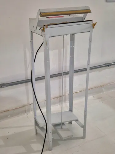 Seladora Pedal 30cm Para Selar Sacos Plásticos 127V - Isamaq Seladora
