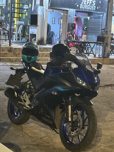 Yamaha R15. (ALUGO)