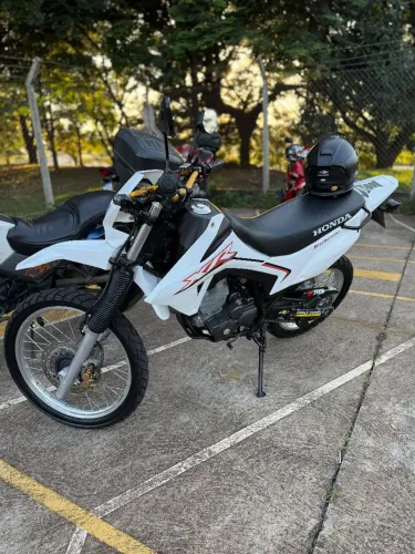 Moto Honda Tornado