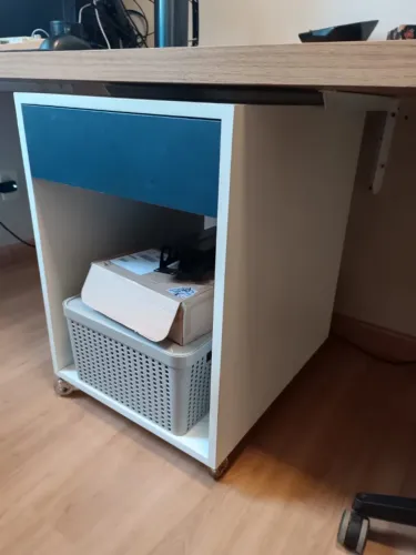 Suporte para computador com gaveteiro