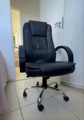 Cadeira de Escritório em Couro