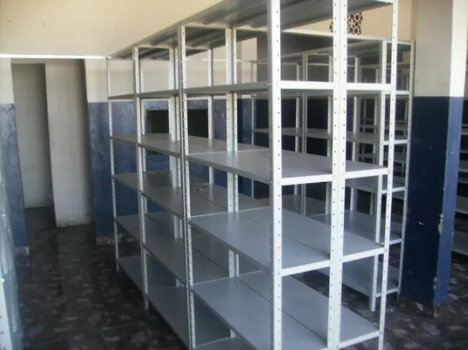 Estante de aço