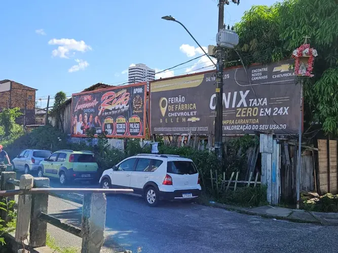 Maravilhoso terreno de esquina excelente para seu negócio.