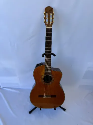 Takamine Japonês CP132SC