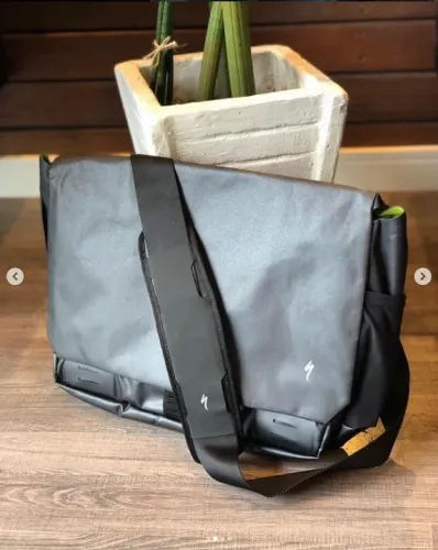 PRODUTO NOVO - Mochila Specialized Messenger