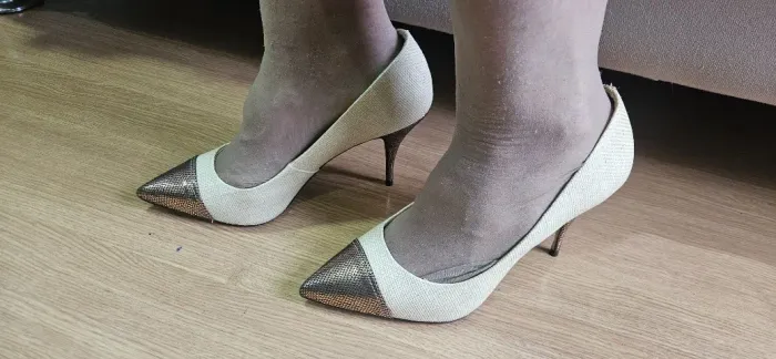 Sapato Scarpin Santa Lolla, Salto Fino Detalhes Dourados, nr. 39