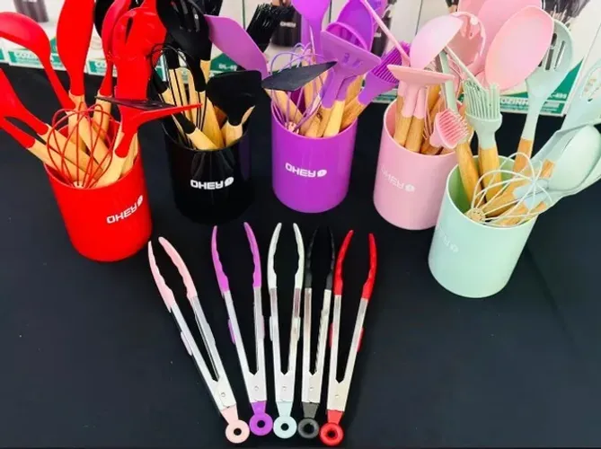 Kit 12 Utensílios De Cozinha Em Silicone E Cabo De Madeira