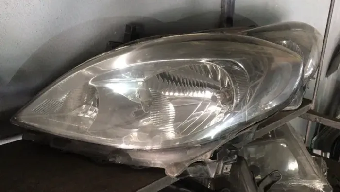 Farol Esquerdo Nissan Versa Antigo pra Recuperar