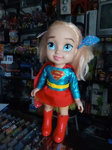 Boneca Supergirl - Brinquedo Infantil - Em perfeito estado