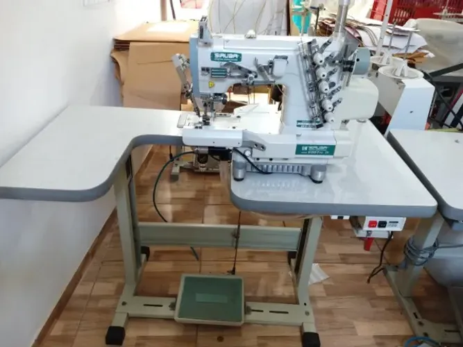 Máquina Galoneira Eletrônica Cilíndrica com Refilador Siruba C007KD-W812-364 - Seminova