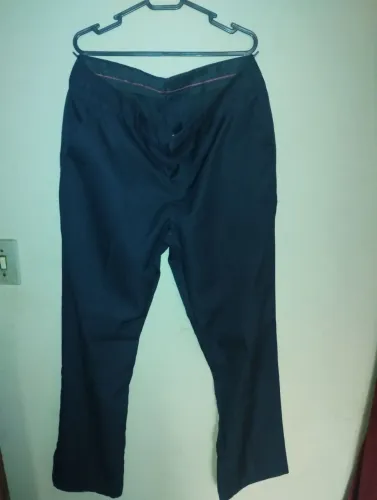 Calça social masculina azul marinho. Padrão listrado. ORIGINAL BRELI. TAMANHO 46. NOVA.