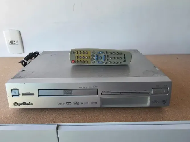 DVD player Gradiente modelo D 21/3 