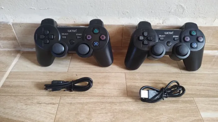 Vendo 2 controles de PS3 novos.