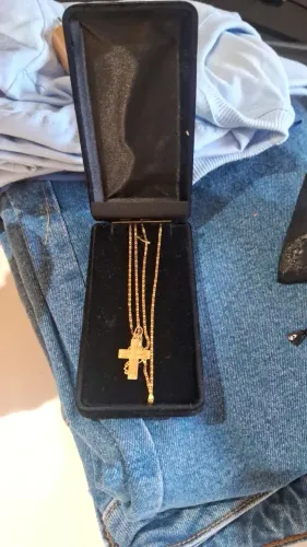 Cordão de ouro + pingente, escapulario e pingente de menina.