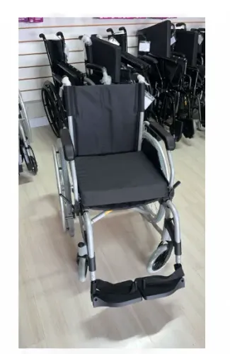 Cadeira de Rodas em Alumínio Dobrável até 120 Kg D600 Dellamed