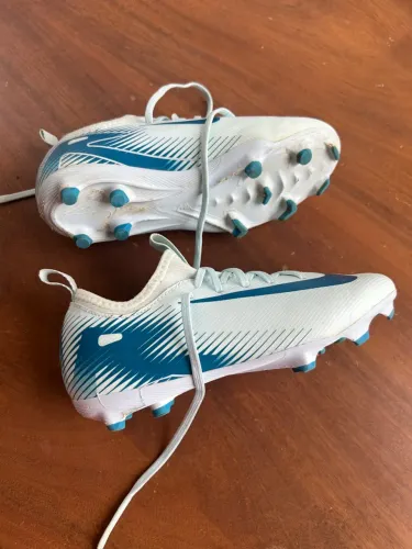Chuteira Nike Infantil tamanho 31