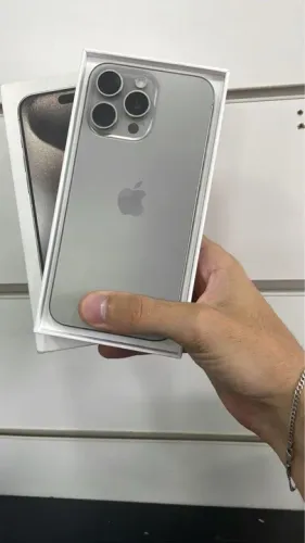iPhone 15 pro max natural titânio