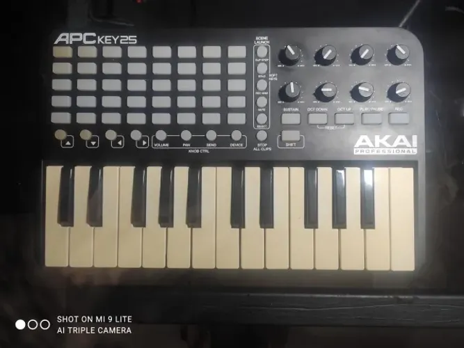 AKAI APC KEY25 - CONTROLADOR MIDI