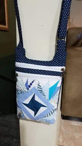 Bolsa tiracolo em patchwork (NOVA)