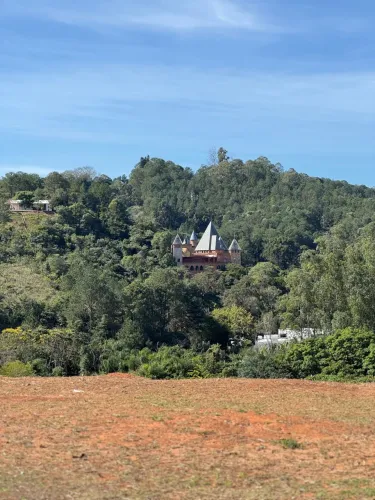 Terreno belíssimo com vista para o castelo da Vila Medieval