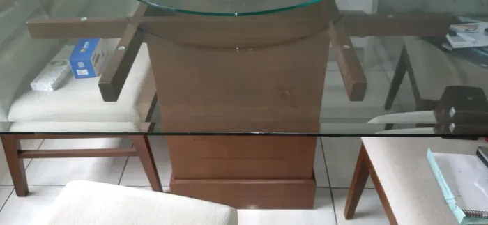 Mesa de jantar com tampo de vidro