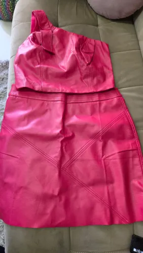 Conjunto saia top rosa em PU