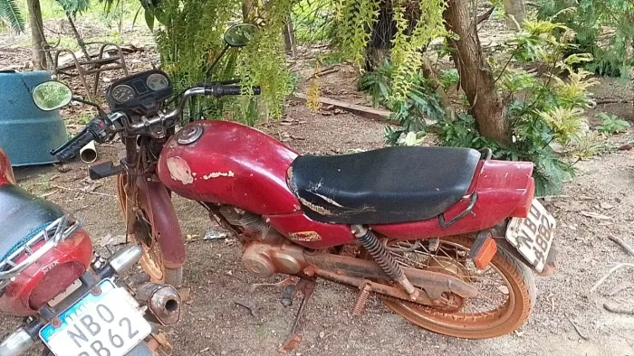 Troco essas duas motos em uma mais que seja boa e um pouco de ano , pego atrasada também 