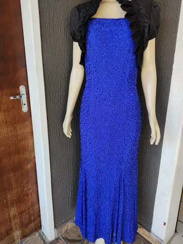 Vestido festa todo trabalhado em detalhes
