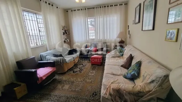 Casa para locação de 180,00m² útil, com 4 quartos e 2 vagas no Campo Belo.