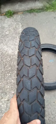 Pneu 90 90 21 Michelin semi novo