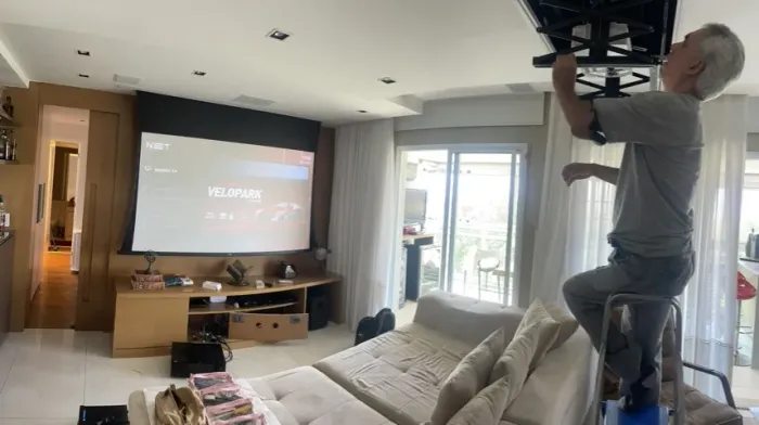Instalação de tv todas polegadas e outos equipamentos de áudio vídeo e dados, tudo em TI.