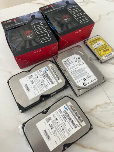 2 coolers novos mais HDs e SSDs Samsung e Seagate