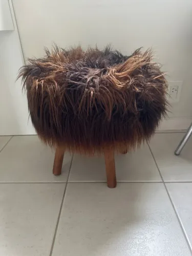 Banqueta Redonda com Pelo