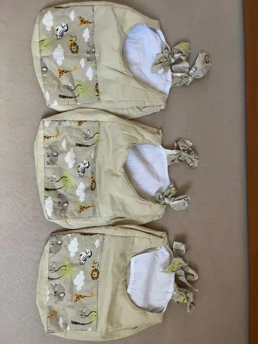 Porta-fraldas+ kit berço tema Safári + almofada amamentação, tudo muito lindo e novinho!