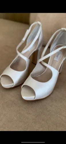 Sandália de Noiva Off White - Marca Durval Calçados - Usada 1x - Tam 36