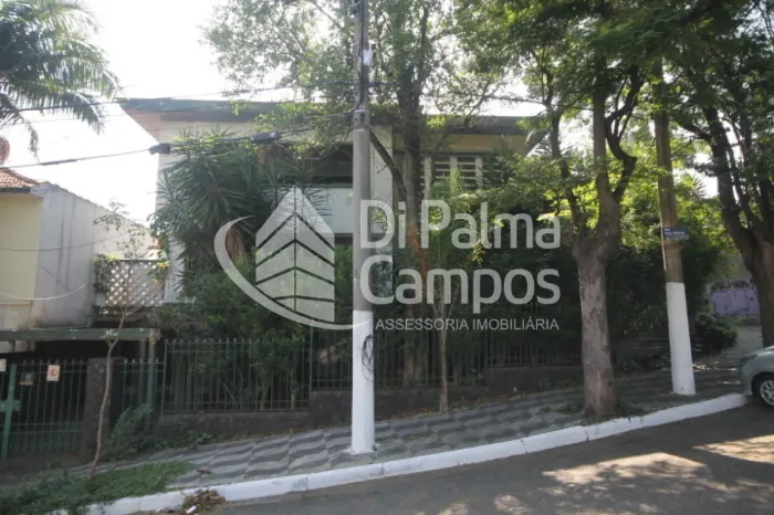 Casa à venda ou para alugar com 650m² no Ipiranga.