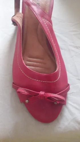Sandália Vermelha com Detalhe de Laço