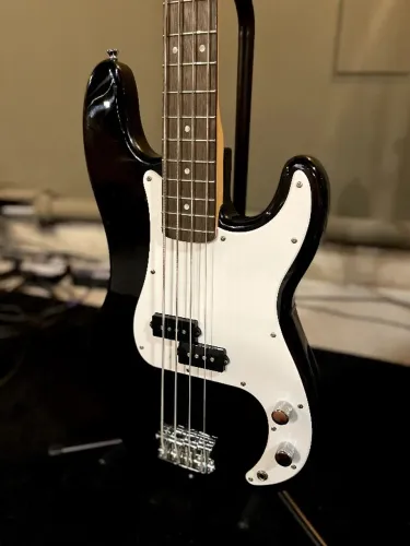 Baixo Fender Squier Sonic Precision