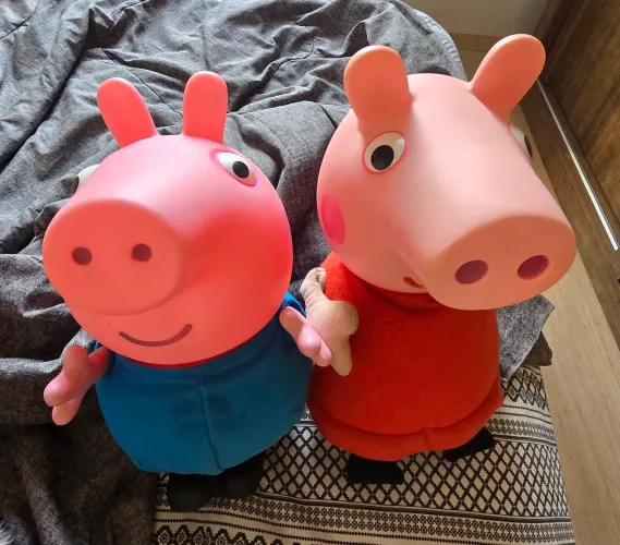 Os dois bonecos originais da Peppa. R$ 30,00 CADA .